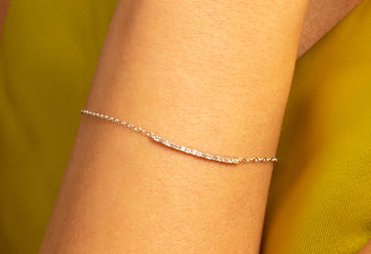Se Alle Armbånd